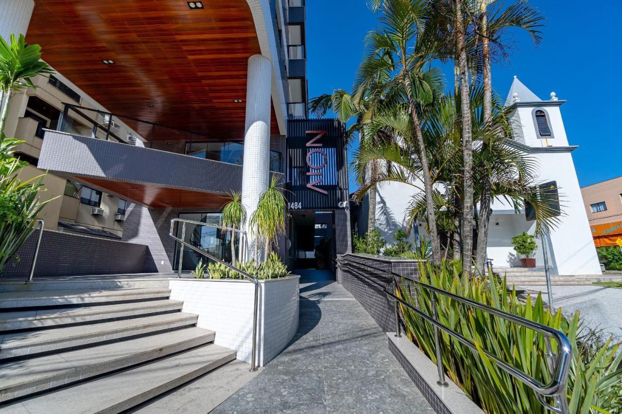 Confortavel Loft Em Condominio Com Piscina บอมบินญัส ภายนอก รูปภาพ