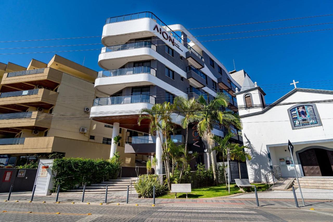 Confortavel Loft Em Condominio Com Piscina บอมบินญัส ภายนอก รูปภาพ